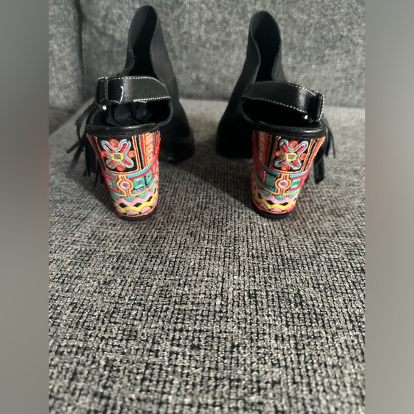 Beautiful & Fun Donald J Pliner black size 7 leather sandals with fun heels - Picture 2 of 7